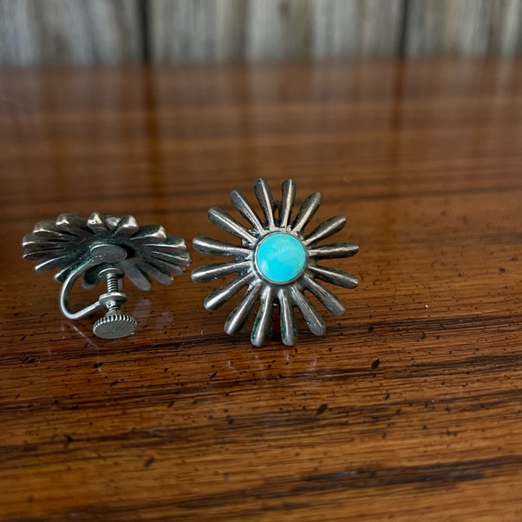Vintage Turquoise Stone and Silver Sunburst Clip/Screw on Earrings - Picture 2 of 6